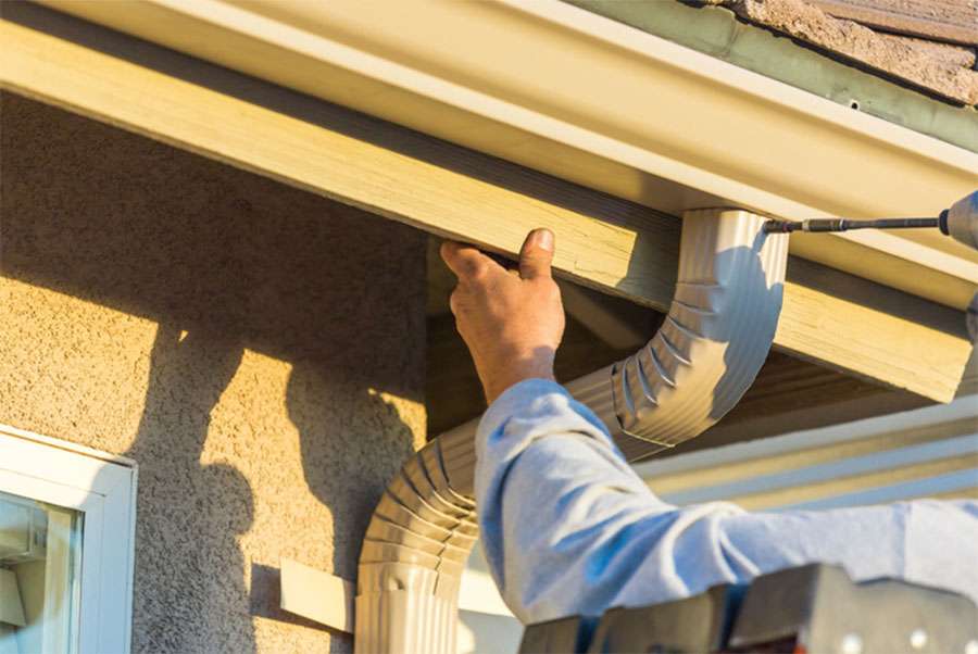 Dangers of DIY gutter installation