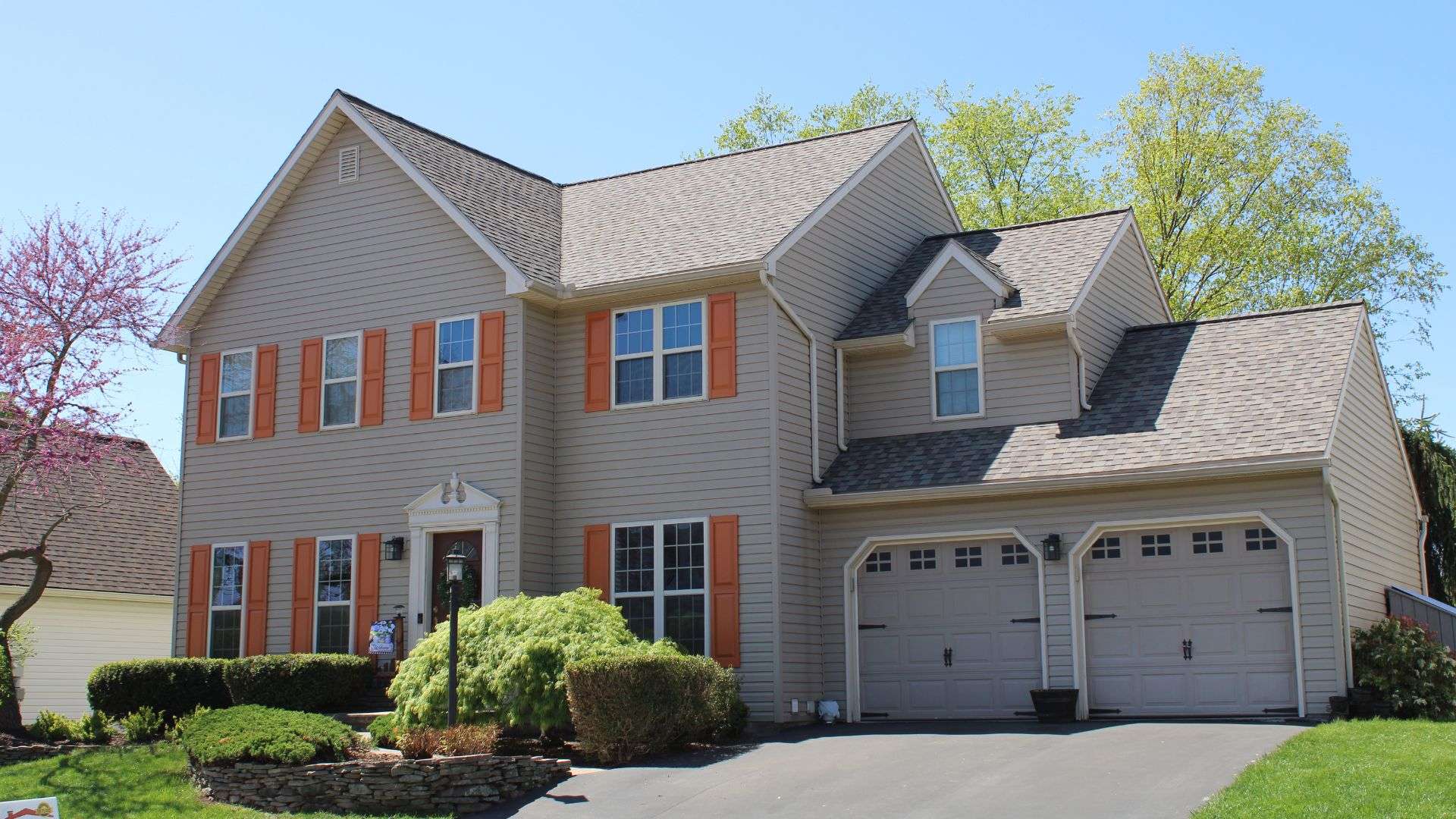 Roof with CertainTeed Landmark Pro Max Def Weathered